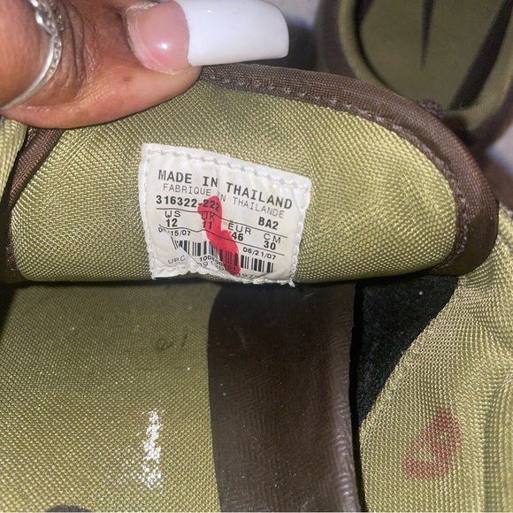 Nike Brown and Olive Sneakers - Picture 4 of 4